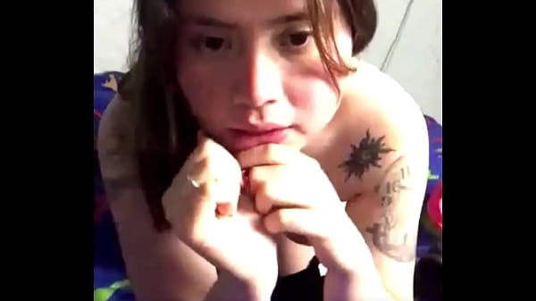 Gostosa bronzeada nua